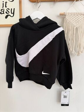 Nike - size 4 - boys NWT oversized hoodie